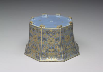 图片[3]-Octagonal flowerpot with Indian lotus pattern in gold and silver tracing. Qing dynasty, late 18th – early 19th century-China Archive